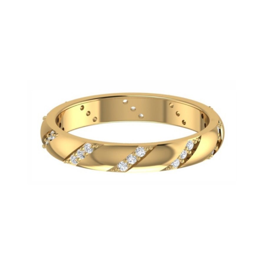 Three-stone cluster band with prong-set graduated rounds. — 3.08 GM gold